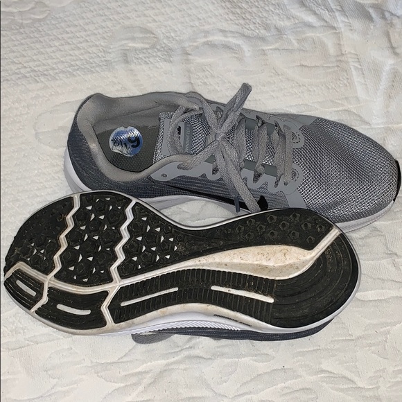 Nike Downshifter 8 tennis shoe - Picture 2 of 2